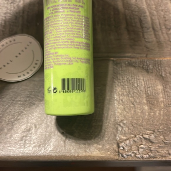 Dazzle Me Get A Grip Makeup Setting Spray - Picture 3 of 3